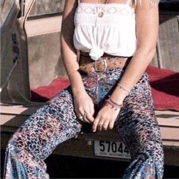 Spell and the gypsy Ziggy Bells - Picture 2 of 5